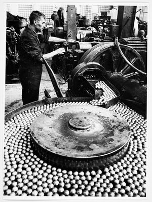 Fafnir Bearings Ltd, Wolverhampton, 1979 - Alan Bate keeping the production line going.