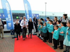 Supporting image for story: WATCH: Emotional return for marathon hero Blind Dave Heeley