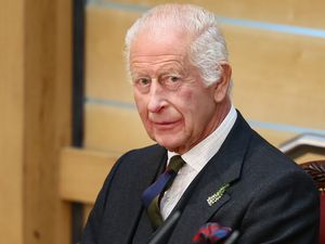 Supporting image for story: Samoa’s prime minister urges King to swap suit for ‘island vibe’ during meeting