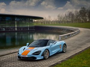 Supporting image for story: McLaren creates one-off 720S with iconic Gulf livery