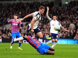 Supporting image for story: Micky van de Ven red card costly as Tottenham slip to fifth successive defeat