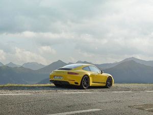 Supporting image for story: UK Drive: Porsche’s lighter 911 Carrera T aims to capture some of the GT3’s sparkle