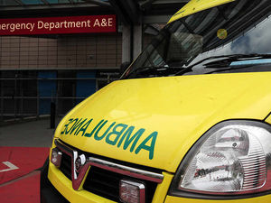 Supporting image for story: Six injured after two crashes in 90 minutes