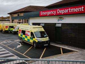 Supporting image for story: Hospitals braced as junior doctors and consultants walk out in latest strike action
