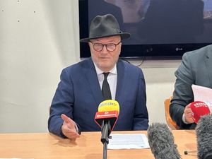 Supporting image for story: George Galloway claims airport stop was ‘fishing expedition’ by police