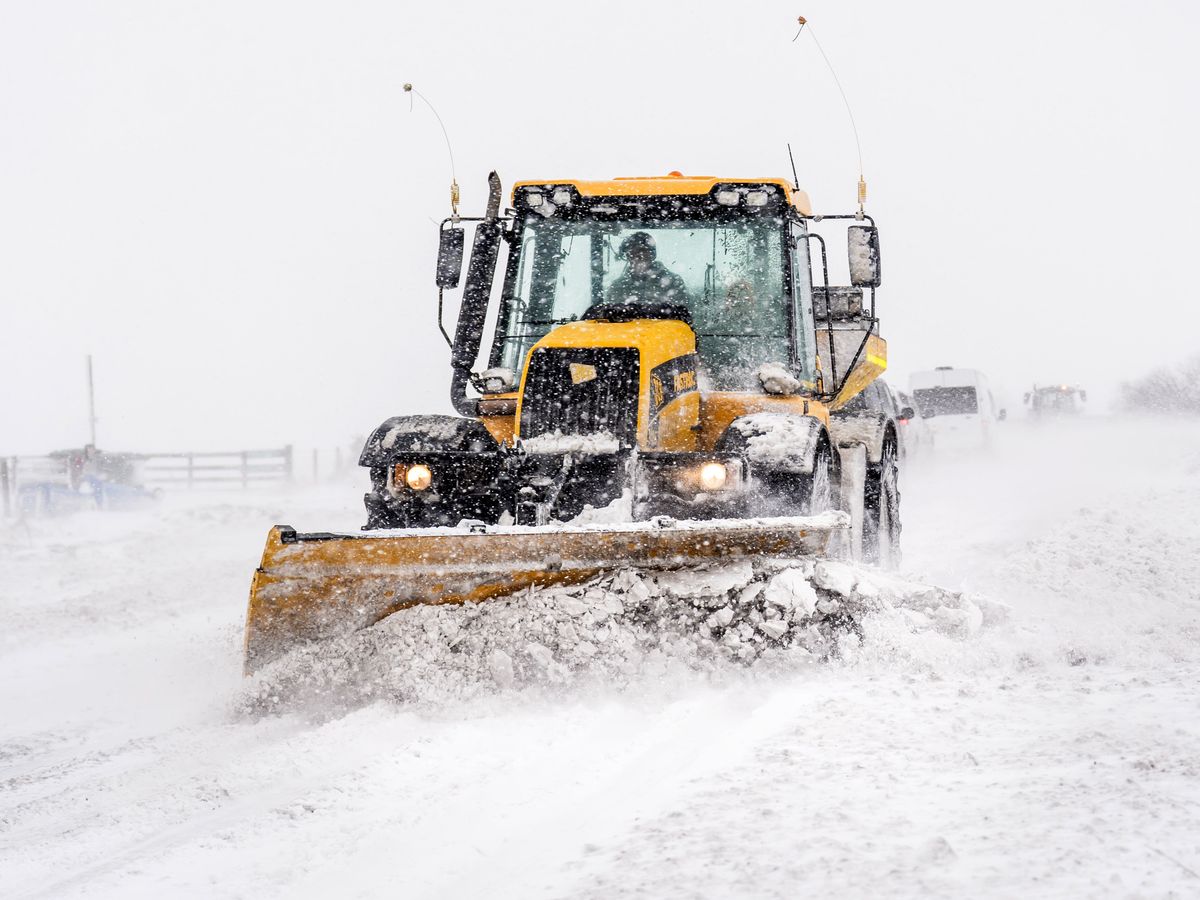 Hundreds of Scottish schools shut by heavy snow warnings