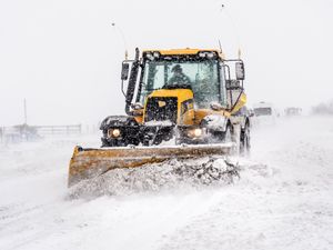 Supporting image for story: Live updates - Disruption expected on West Midlands roads as 'yellow' weather warning for snow covers region