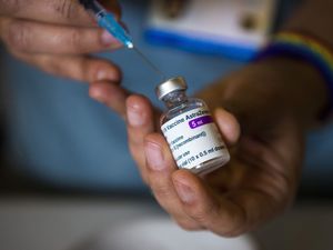 Supporting image for story: Care groups call for daily data on numbers of care home residents vaccinated