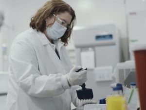 Supporting image for story: UK secures 2m more Moderna vaccine doses