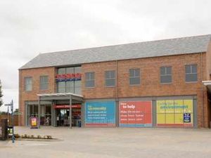 Supporting image for story: Power cut shuts Ellesmere Tesco
