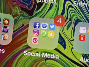 Supporting image for story: People still likely to share and like ‘junk news’ on Facebook, study suggests