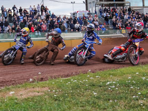 Supporting image for story: Thousands show support to save under-threat Wolverhampton Speedway