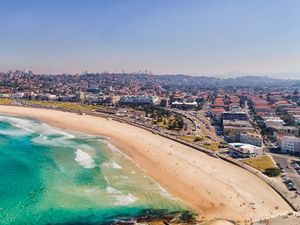 Supporting image for story: Father and son gunmen killed 16 including girl and rabbi in Bondi Beach attack