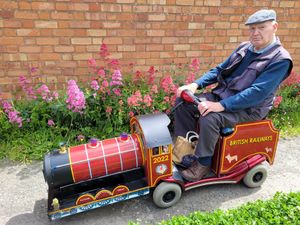 Supporting image for story: Former railway worker creates his own royal jubilee tribute