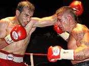 Steve Saville was edged out of the race to add the British Masters light welterweight title to his stash by one point at Wolverhampton Civic Hall.