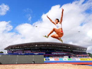 Supporting image for story: Katarina Johnson-Thompson claims title following injury nightmare