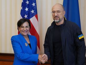 Supporting image for story: US will send 1.7 billion dollars in military aid to Ukraine
