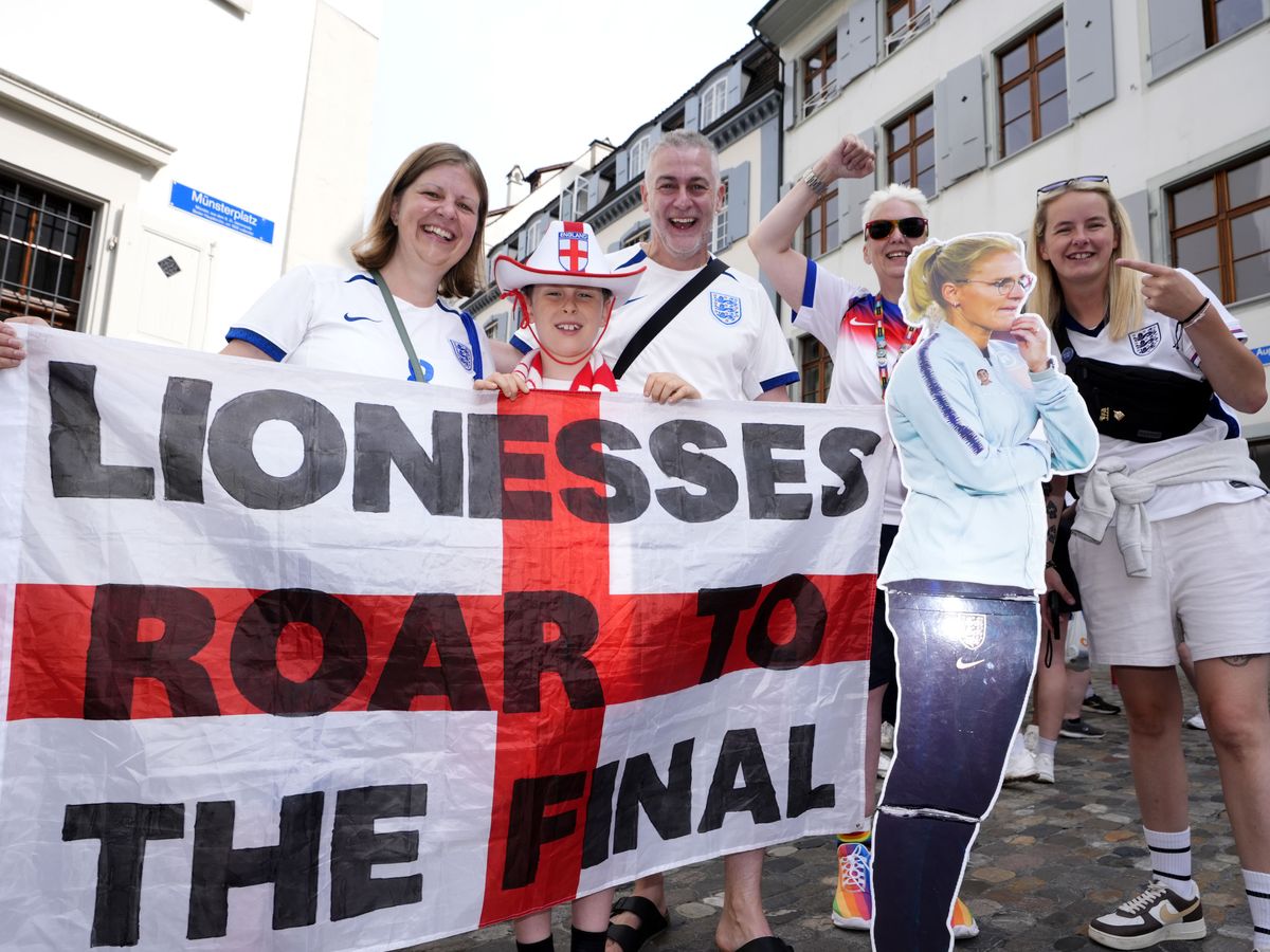 Royals lead nation in wishing England&rsquo;s Lionesses good luck ahead of Euros final
