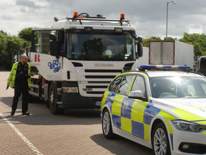Supporting image for story: WATCH: Police stop tailgaters in crackdown on M6