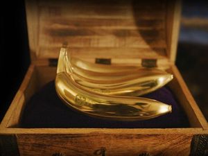 Supporting image for story: Xbox to give away £20,000 golden bananas in digital treasure hunt to mark Sea of Thieves launch