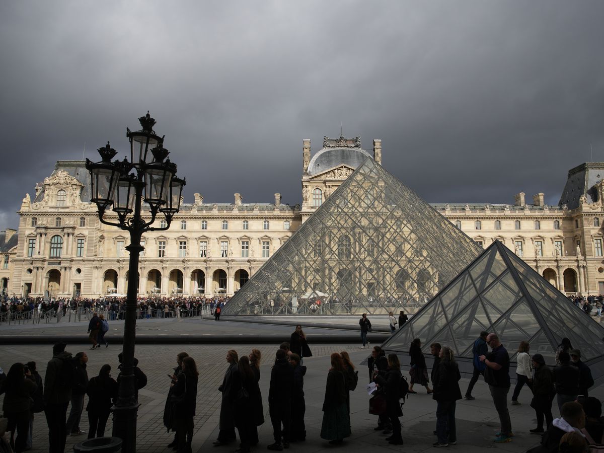 Five more arrests in Louvre jewel heist investigation
