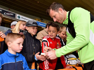 Supporting image for story: Wolves fans meet their heroes in open training session at Molineux
