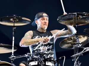 Supporting image for story: Travis Barker praises Kourtney Kardashian after flying for first time since 2008