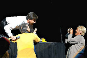 Supporting image for story: Daniel O'Donnell's eyes smile on female fans