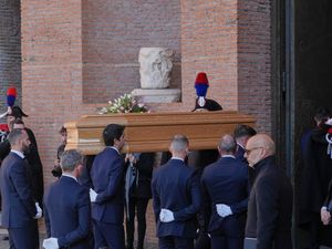 Supporting image for story: Celebrities from film and fashion attend Valentino funeral