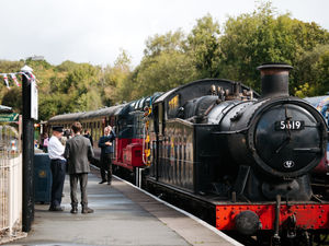 Supporting image for story: Downpours fail to dampen spirits at Telford Steam Railway's 1940s event
