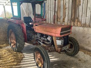 Supporting image for story: Tractors for sale as Shropshire family sells farm 