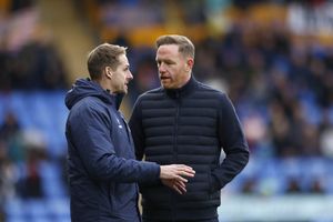 Dave Edwards and Shrewsbury Town boss Gavin Cowan in conversation