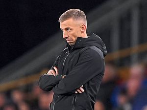 Supporting image for story: Gary O'Neil fires warning to Wolves players amid difficult form
