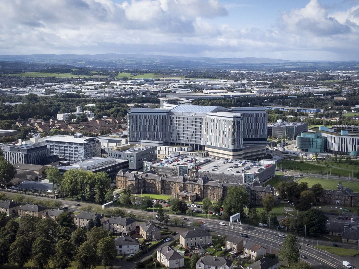 Project managers of flagship hospital should be held to account, inquiry hears