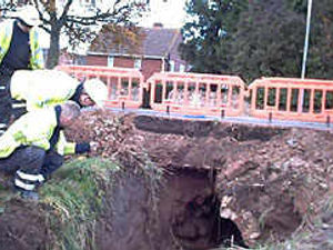 Supporting image for story: Divers help save tunnel