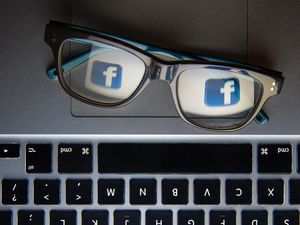 Supporting image for story: Researchers believe they know why you find Facebook so irresistible