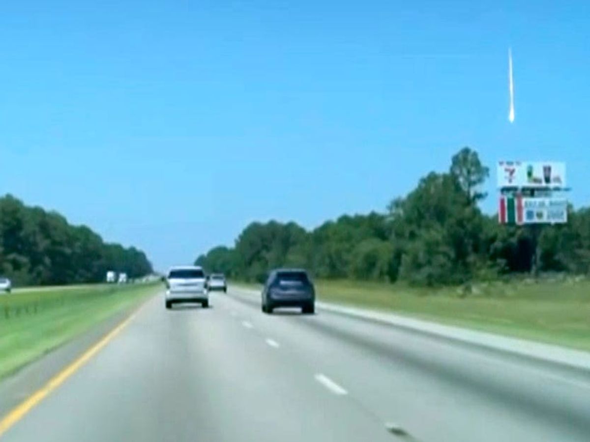 Bright object seen streaking through the sky in several US states