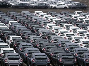 Supporting image for story: Covid-19 has reversed public transport usage as private vehicle use booms