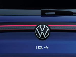 Supporting image for story: Volkswagen expands ID.4 line-up with new battery and motor options