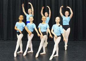 In photo (from left to right): Back line: Amelia Freeman, Abbie Phillips, Aimee McCloughlin. Front line: Munashe Brouder, Taylor Sweet, Darcie Norton, Grace Hammond. Photo by: Ben Garner