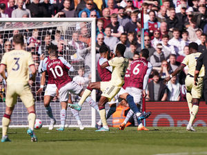 Supporting image for story: Aston Villa 0-1 Arsenal - Report