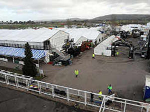 Supporting image for story: Warnings as gales batter region