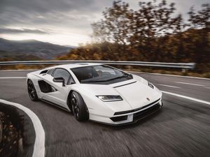 Supporting image for story: Lamborghini’s Countach LPI 800-4 makes on-road debut