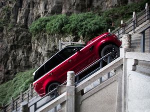 Supporting image for story: JLR posts tongue-in-cheek response after Chinese brand fails stair challenge
