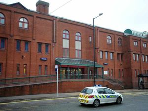 Supporting image for story: 'I can't do this anymore': Drug dealer handed in heroin at front desk as he gave himself up at Wolverhampton police station