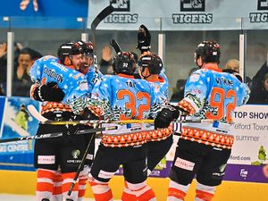 Supporting image for story: Telford Tigers see off leaders to close gap at the top