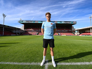 Supporting image for story: Walsall land signing of goalkeeper Sam Hornby