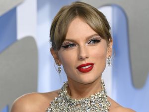 Supporting image for story: Taylor Swift: What makes the singer so popular?