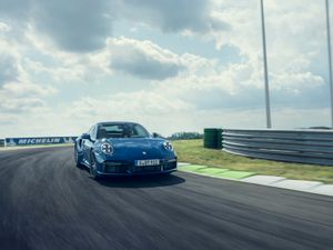 Supporting image for story: Porsche reveals new 911 Turbo