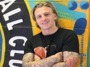 Supporting image for story: Shrewsbury Town seal deadline day signing of Nottingham Forest striker Jason Cummings